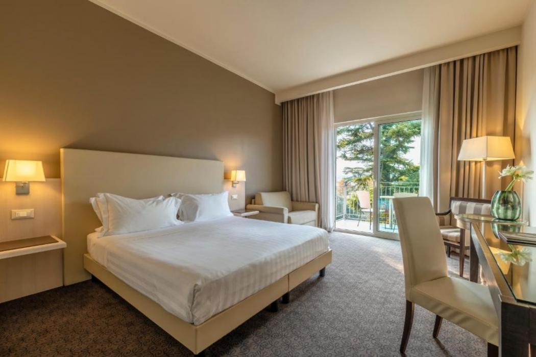 Villa Rosa Hotel 8/65