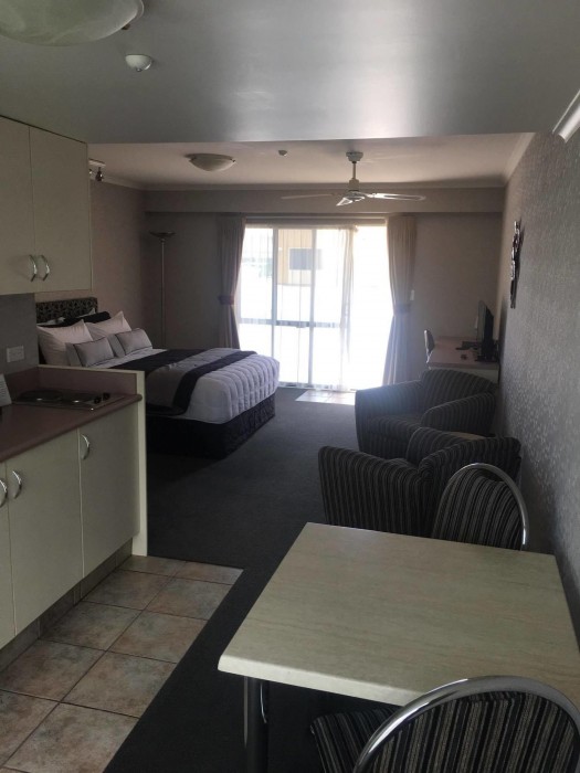 Deco City Motor Lodge 26/54