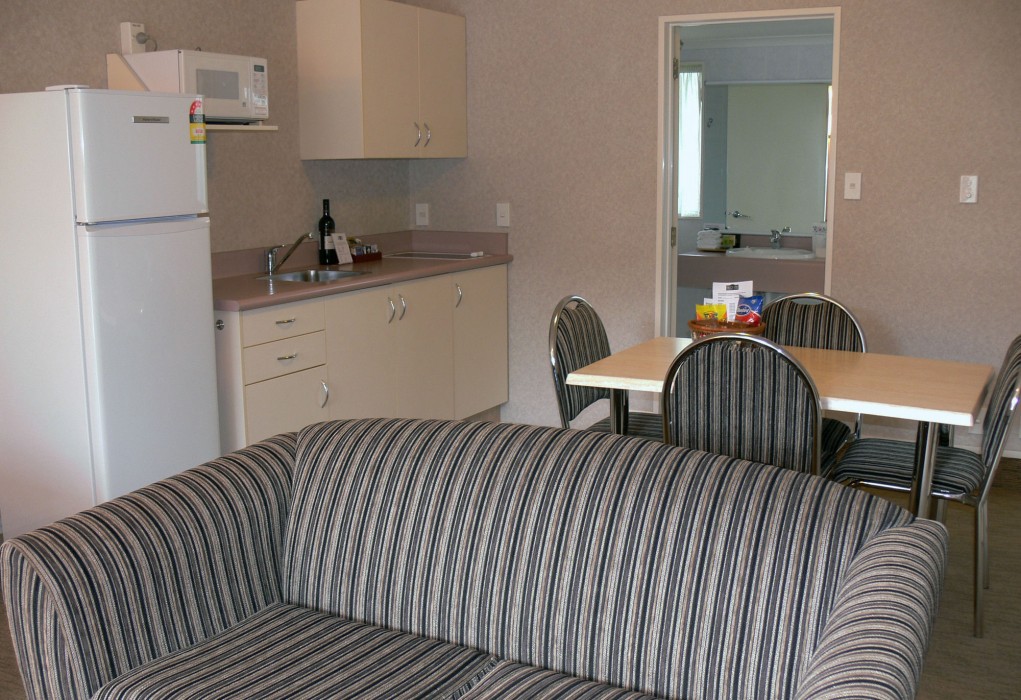 Deco City Motor Lodge 30/54