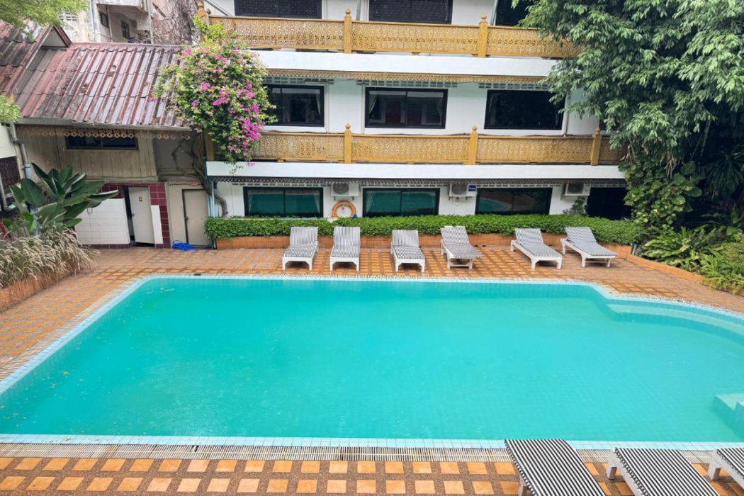 Collection O Khu Mueang near Tha Phae Gate formerly Lai Thai Guesthouse 32/64
