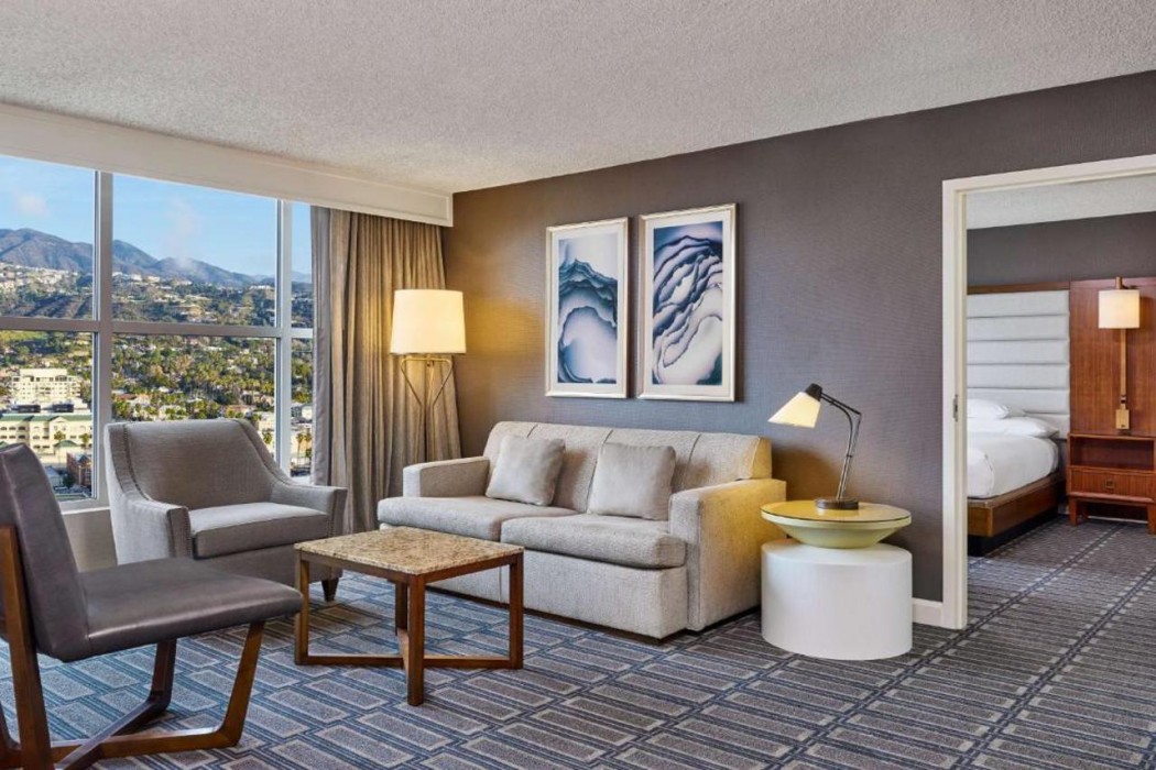 Hilton Los Angeles North/Glendale & Executive Meeting Center 7/35