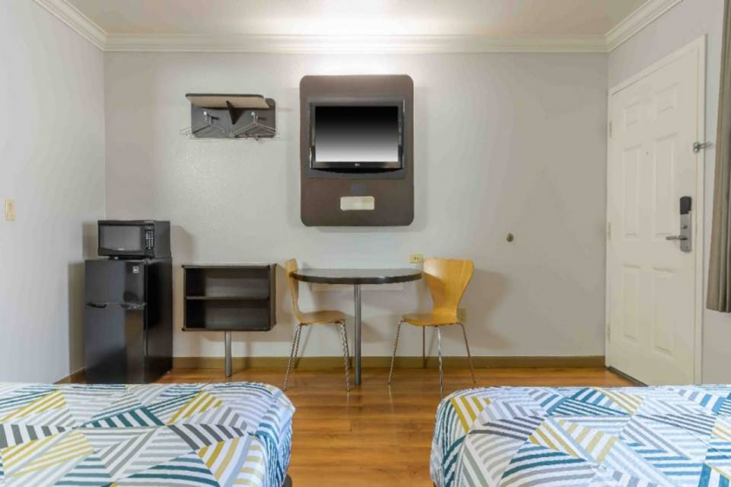 Motel6 San Jose, CA - Convention Center 18/60
