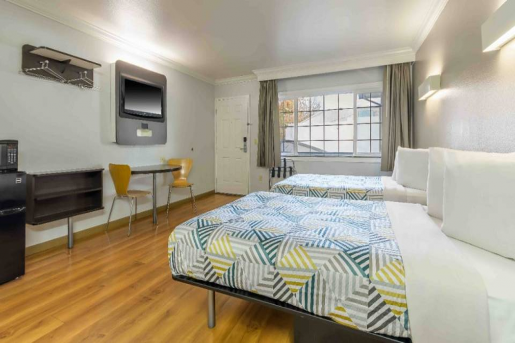 Motel6 San Jose, CA - Convention Center 15/60