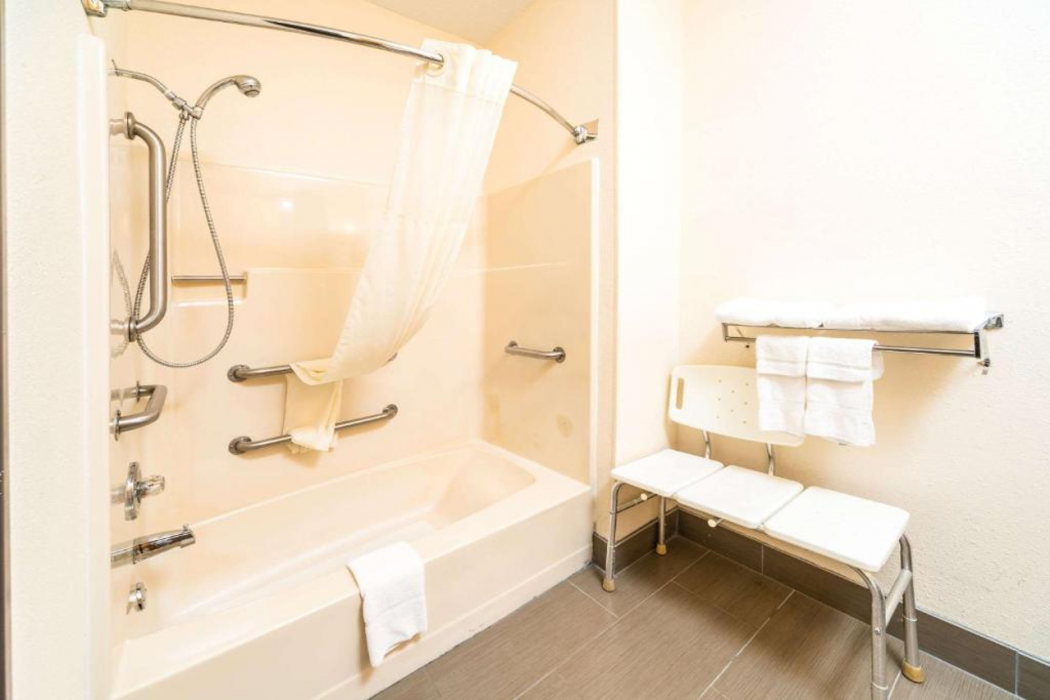 Quality Inn & Suites Danville East 10/26