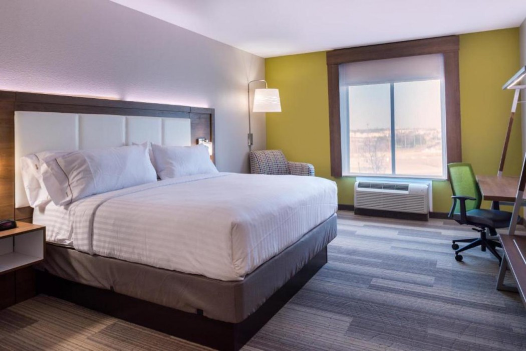 Holiday Inn Express & Suites Fort Worth West 14/45