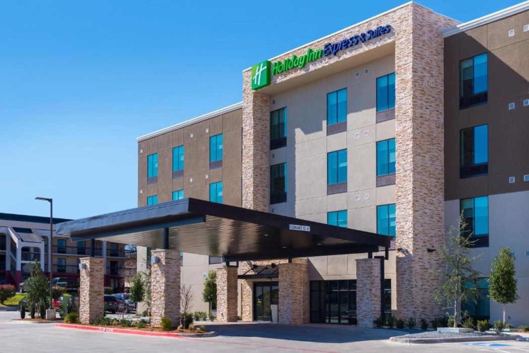 Holiday Inn Express & Suites Fort Worth West 1/45