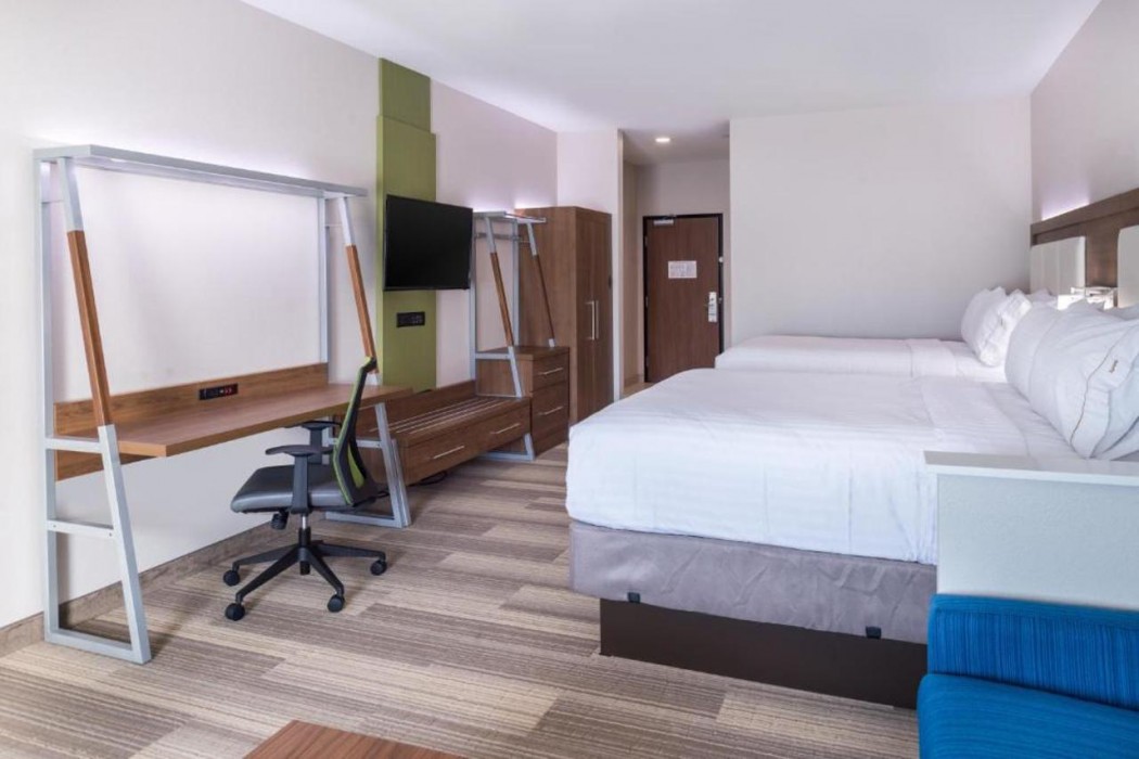 Holiday Inn Express & Suites Fort Worth West 13/45