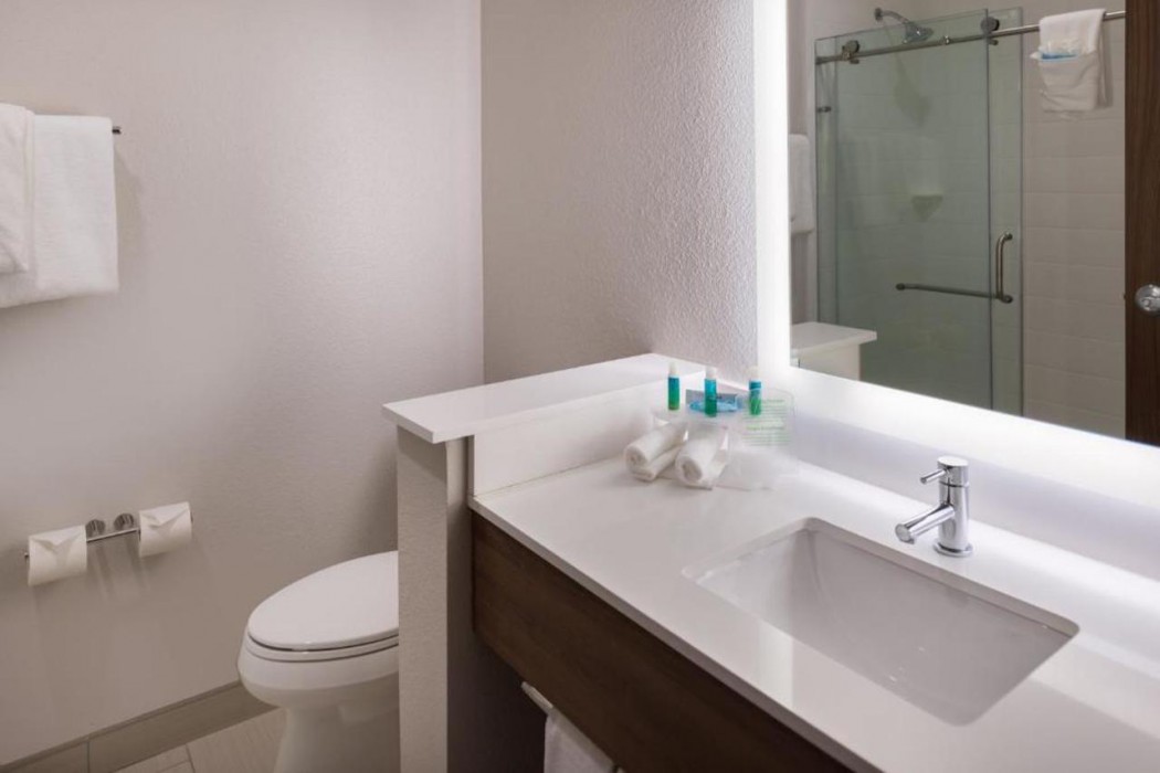 Holiday Inn Express & Suites Fort Worth West 17/45