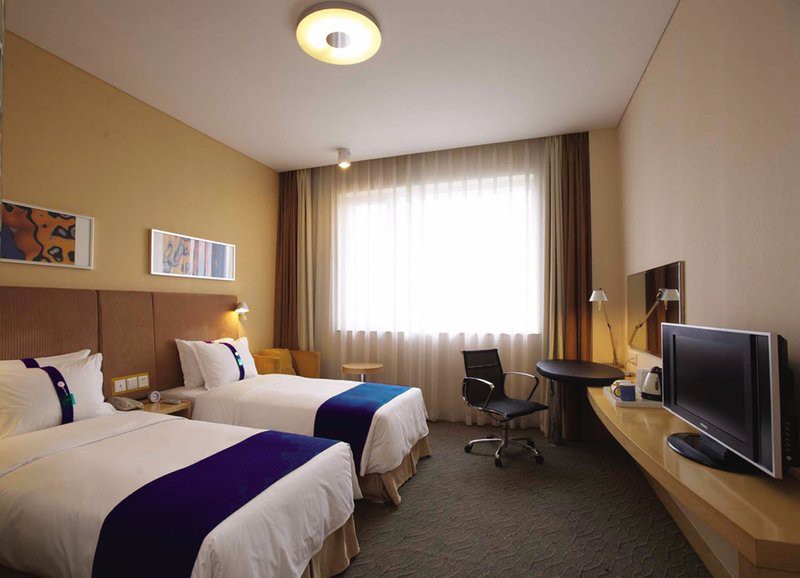 Holiday Inn Express Chongqing University Town 17/55