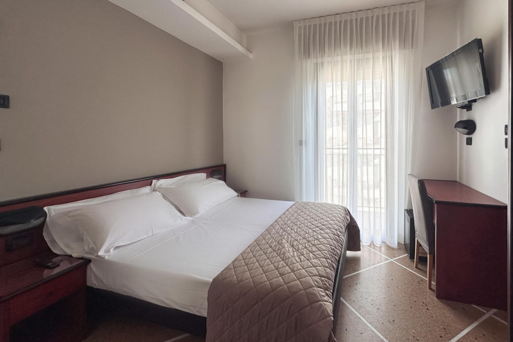 Lime Hotel 30/77
