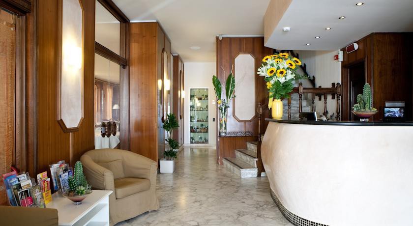 Hotel Riva 3/27