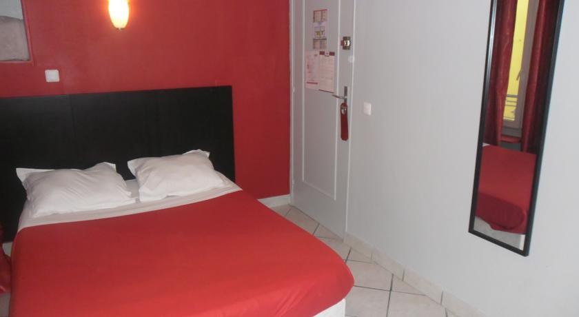 Hipotel Paris Montmartre Gare du Nord 4/17