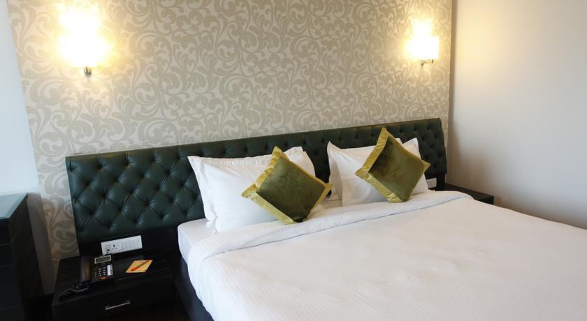 Hotel Saffron Leaf 12/50