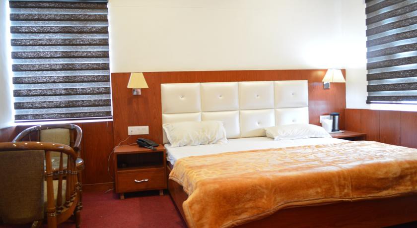 GALLEU HILL RESORTS 12/54