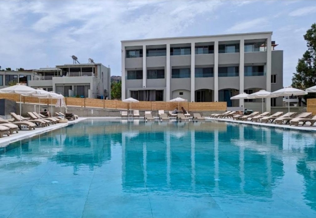 Pals Studios Pefkos 44/76