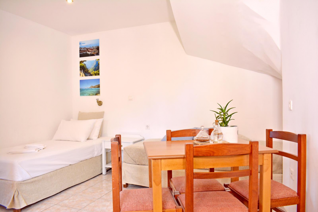 Melinas House 6/45