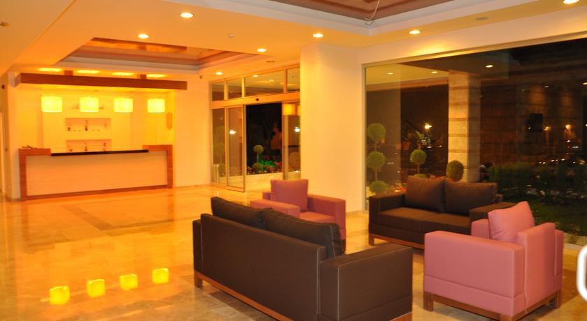 Almera Aparthotel 3/7