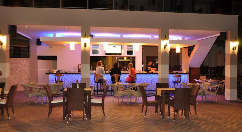 Almera Aparthotel 5/7