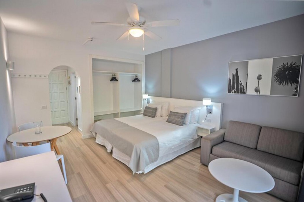 Coral California - Adults Only 14/67