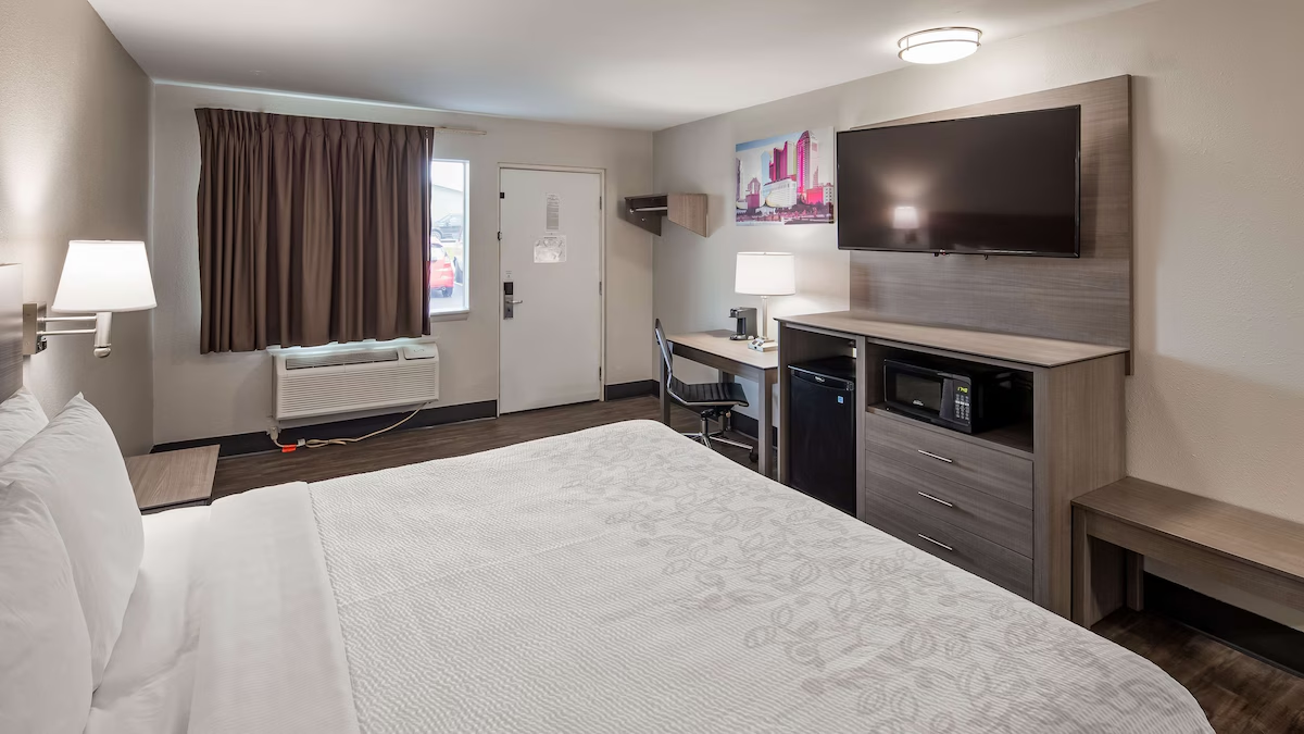 SureStay Hotel by Best Western Findlay 12/33