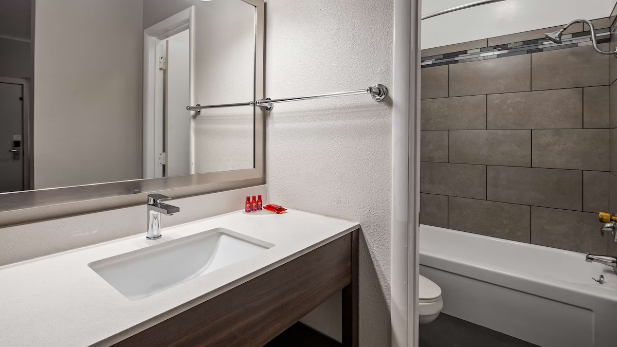SureStay Hotel by Best Western Findlay 23/33