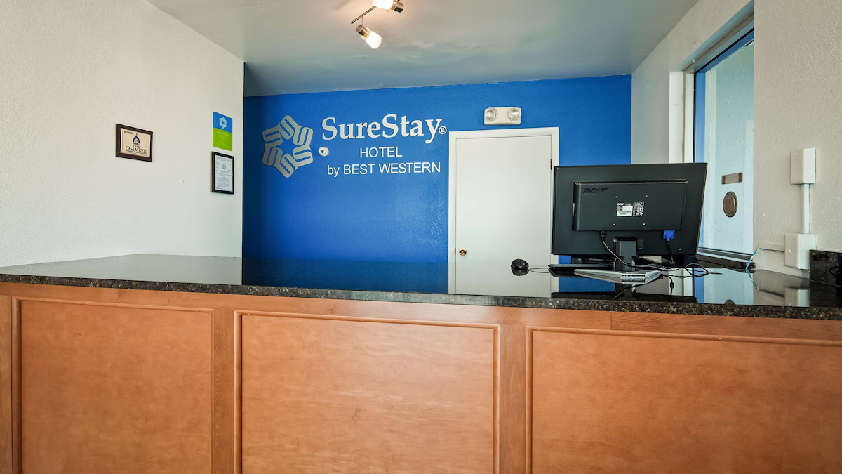 SureStay Hotel by Best Western Findlay 8/33