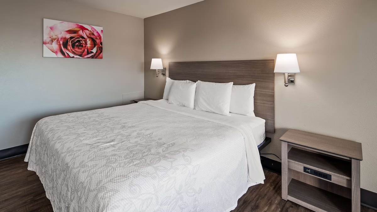 SureStay Hotel by Best Western Findlay 14/33