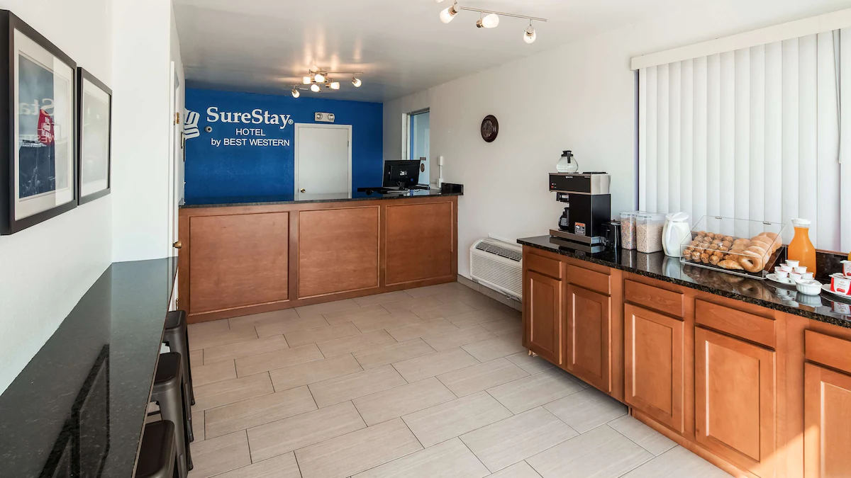SureStay Hotel by Best Western Findlay 7/33