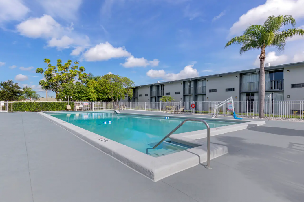 Quality Inn Downtown Stuart 24/32