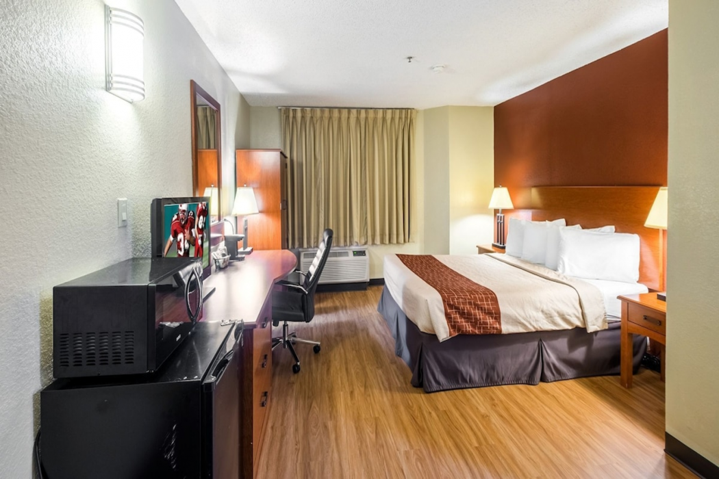 GreenTree Inn Houston IAH Airport 8/48