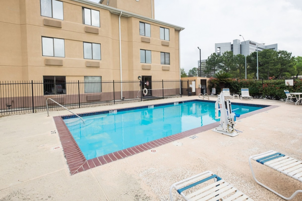GreenTree Inn Houston IAH Airport 27/48