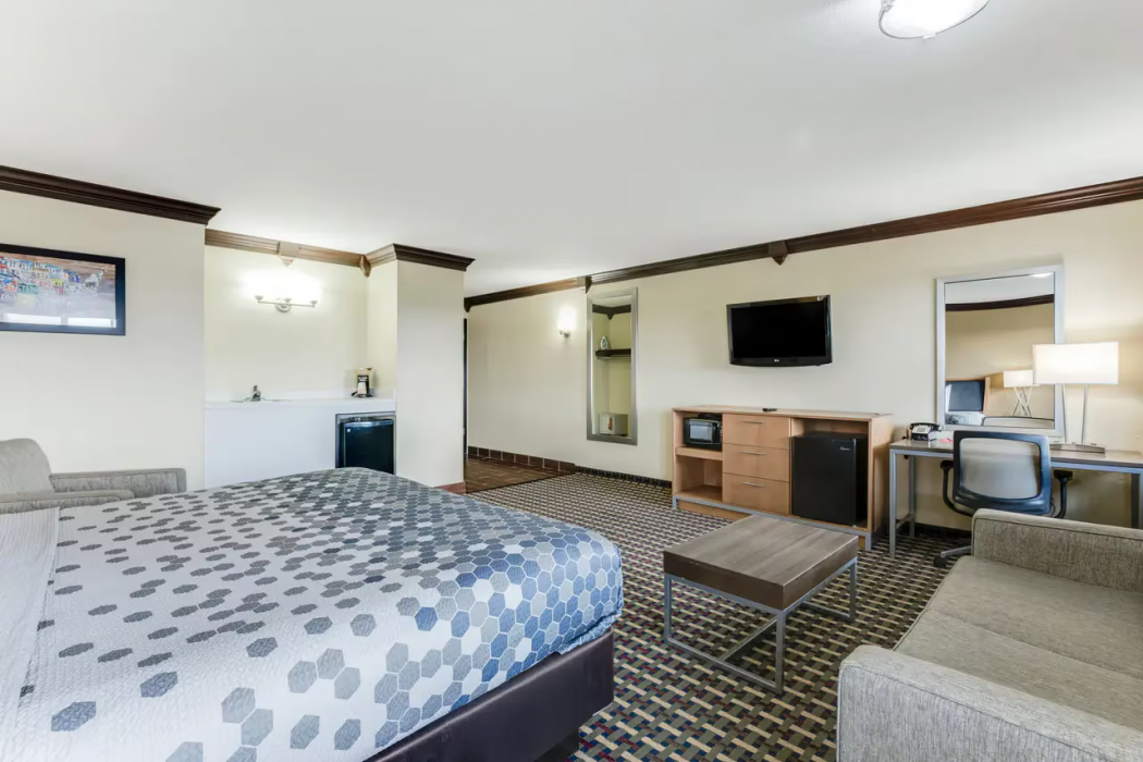 Econo Lodge Madison East 10/24