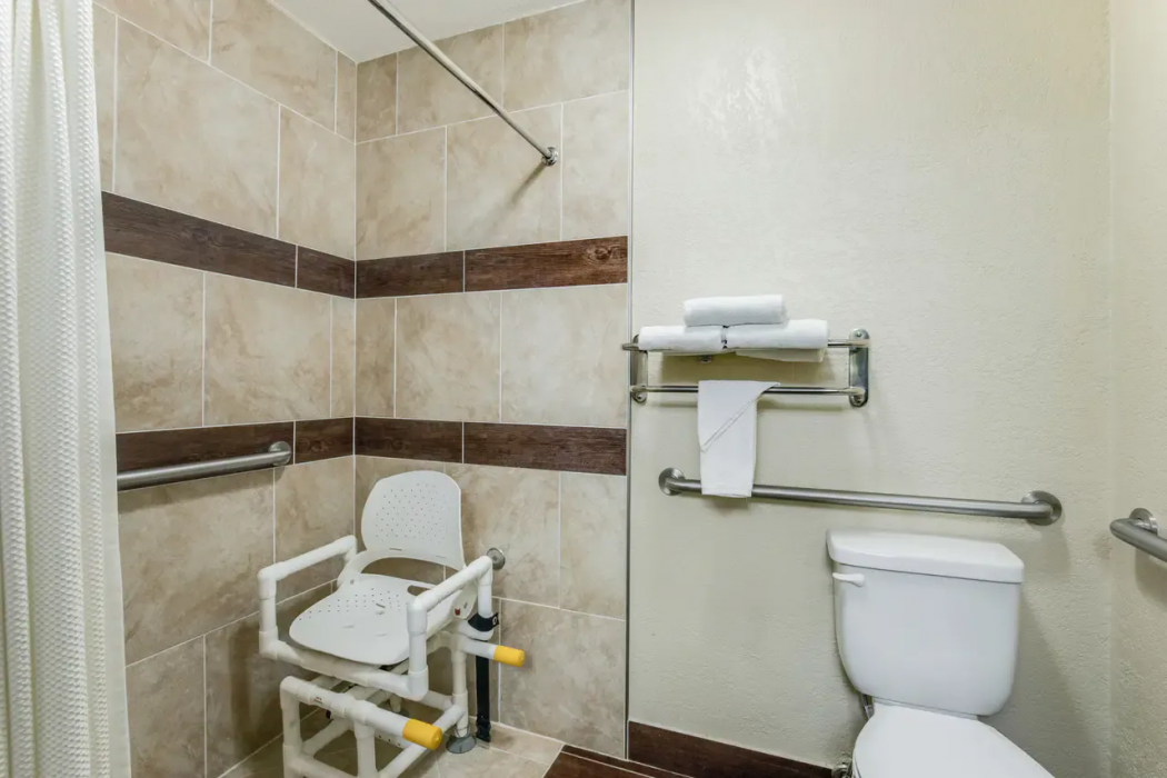 Econo Lodge Madison East 12/24