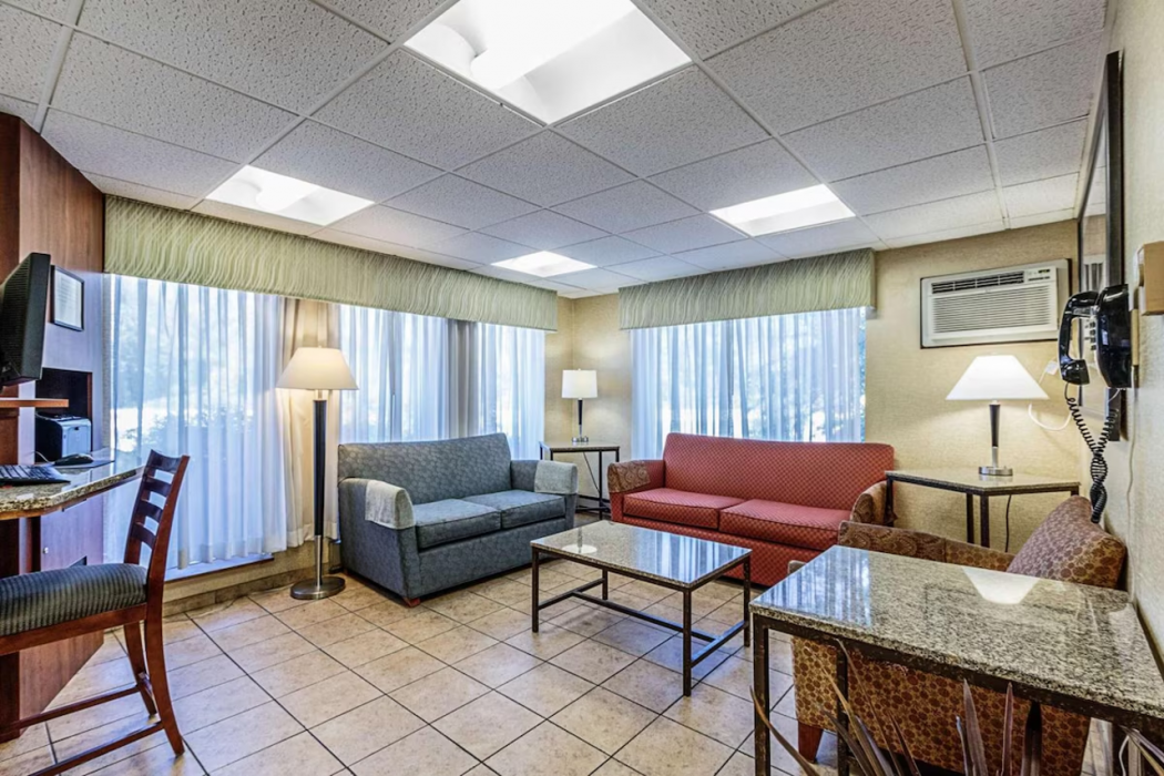 Days Inn by Wyndham La Crosse 8/59