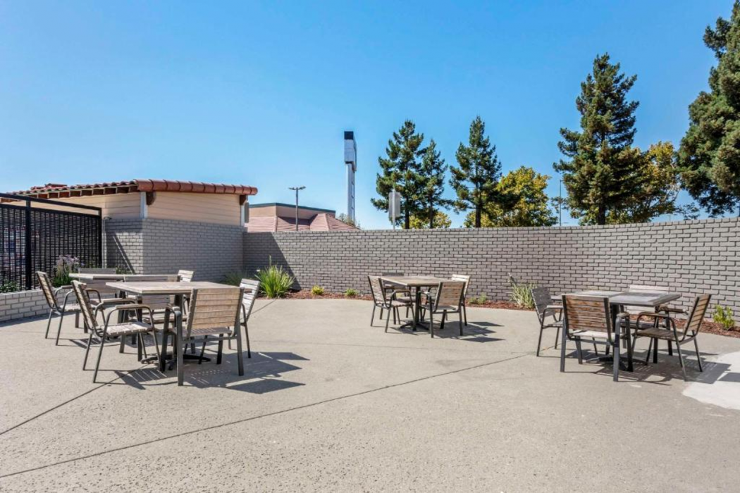 Country Inn & Suites by Radisson, Vallejo Napa Valley, CA 21/35