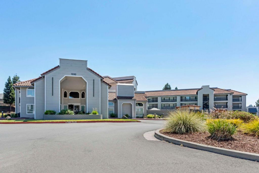 Country Inn & Suites by Radisson, Vallejo Napa Valley, CA 1/35