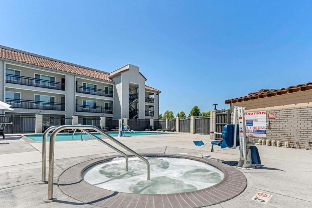 Country Inn & Suites by Radisson, Vallejo Napa Valley, CA 3/35