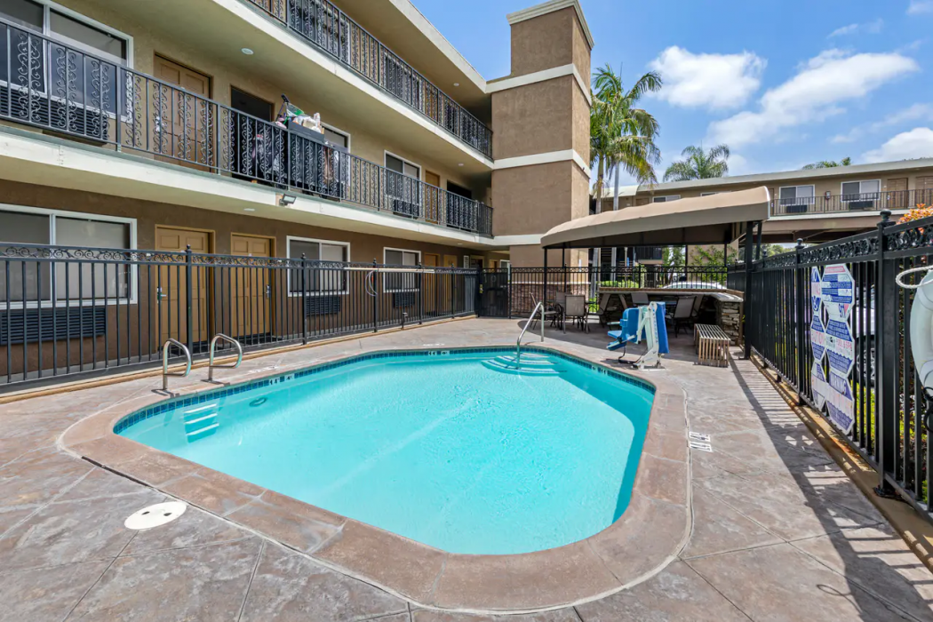 Quality Inn Suites Anaheim Maingate 19/24