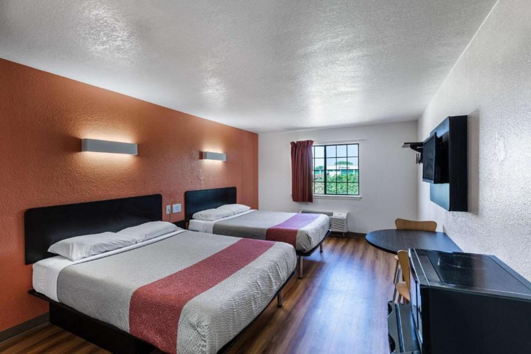 Motel6 Bedford, TX - Fort Worth 11/38