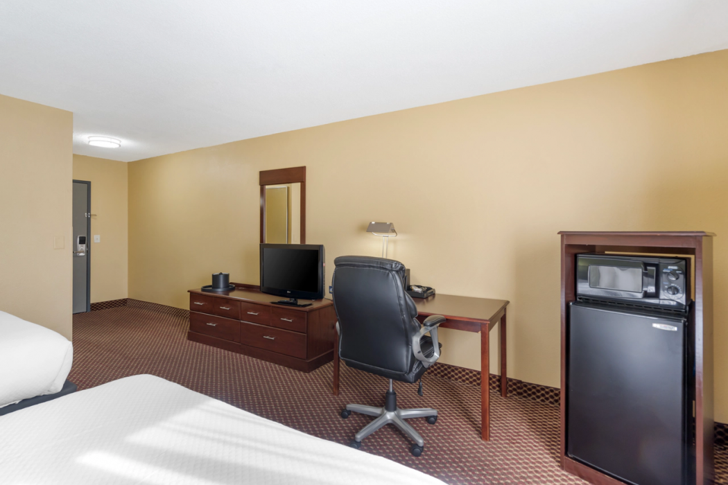Quality Inn & Suites Bloomington University Area 10/19