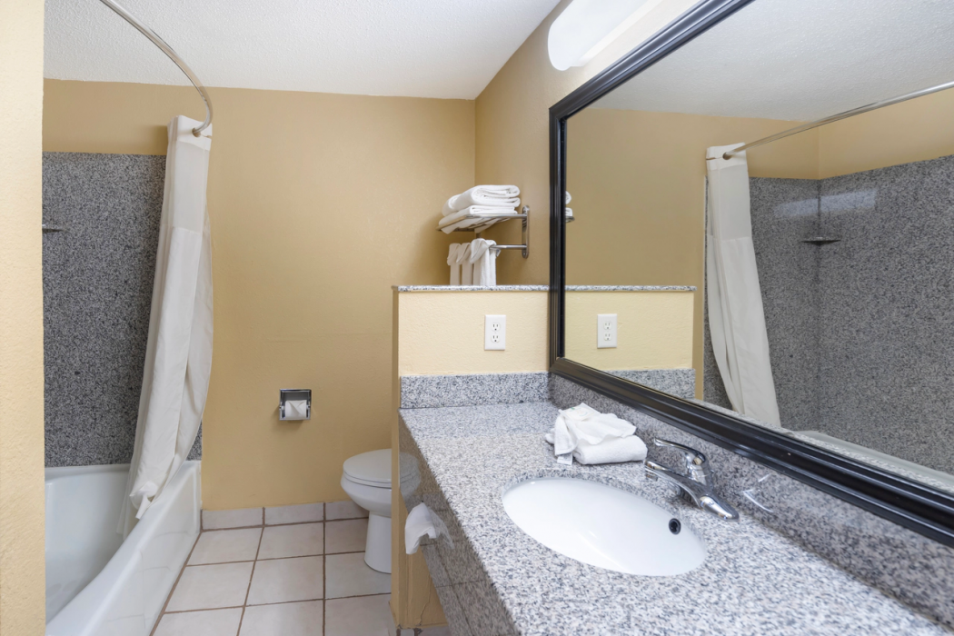 Quality Inn & Suites Bloomington University Area 14/19