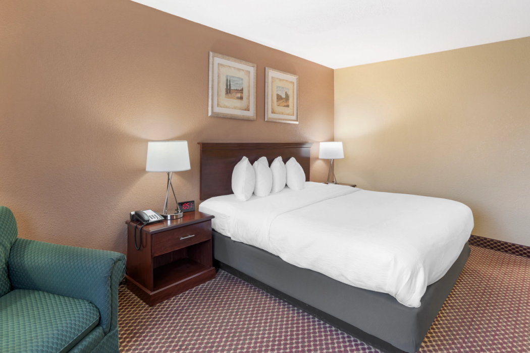 Quality Inn & Suites Bloomington University Area 11/19