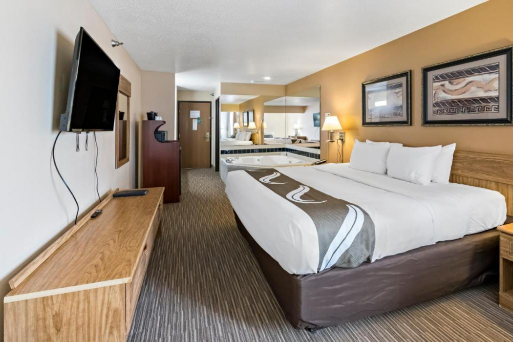 Quality Inn Storm Lake 16/28