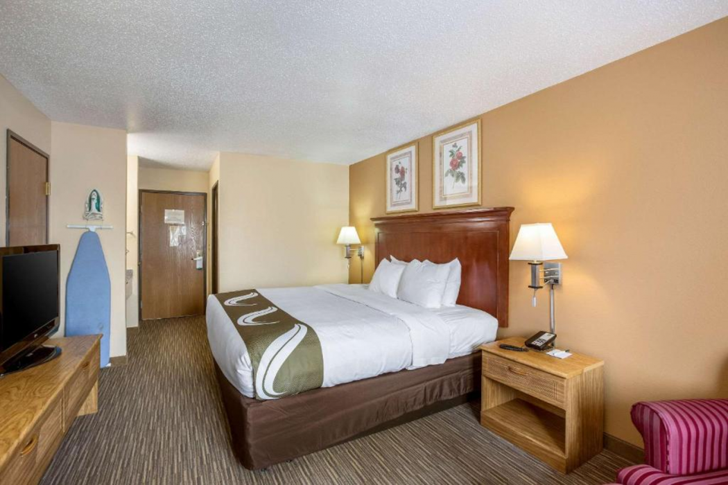 Quality Inn Storm Lake 12/28