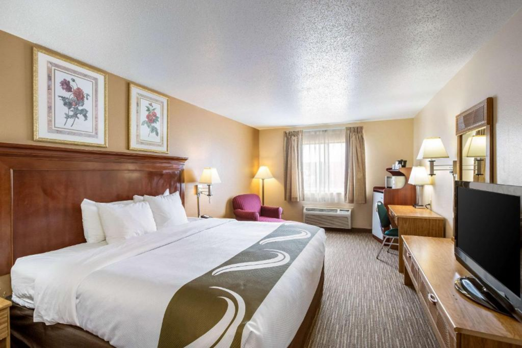 Quality Inn Storm Lake 11/28