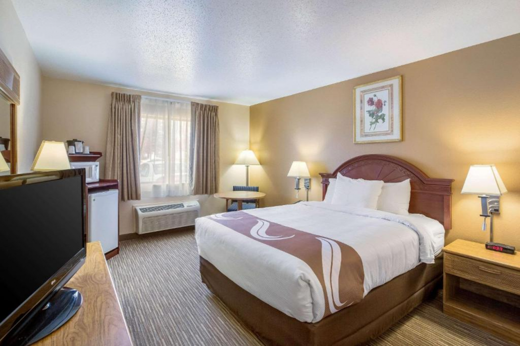 Quality Inn Storm Lake 10/28