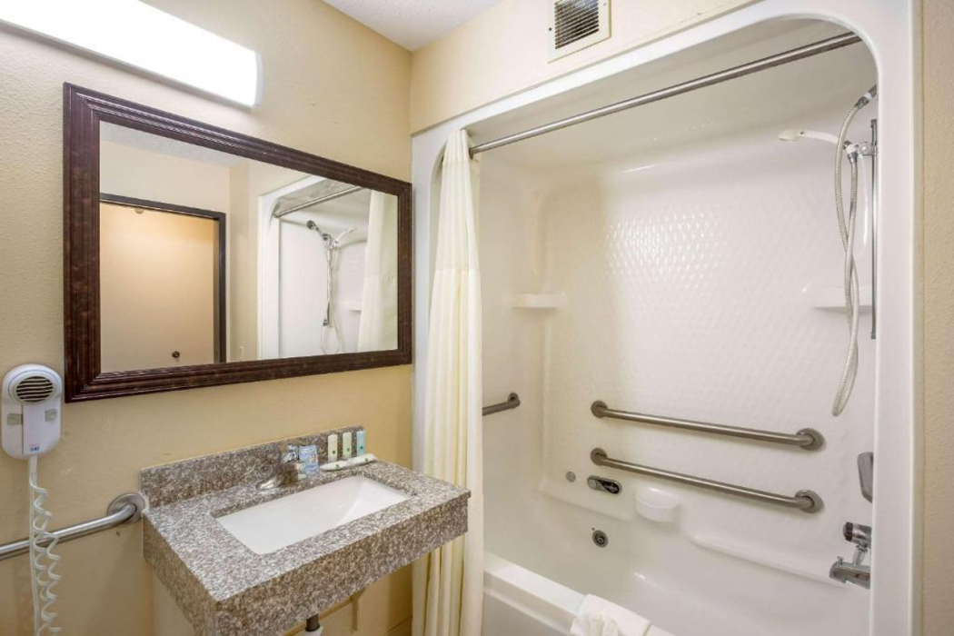 Quality Inn Storm Lake 18/28