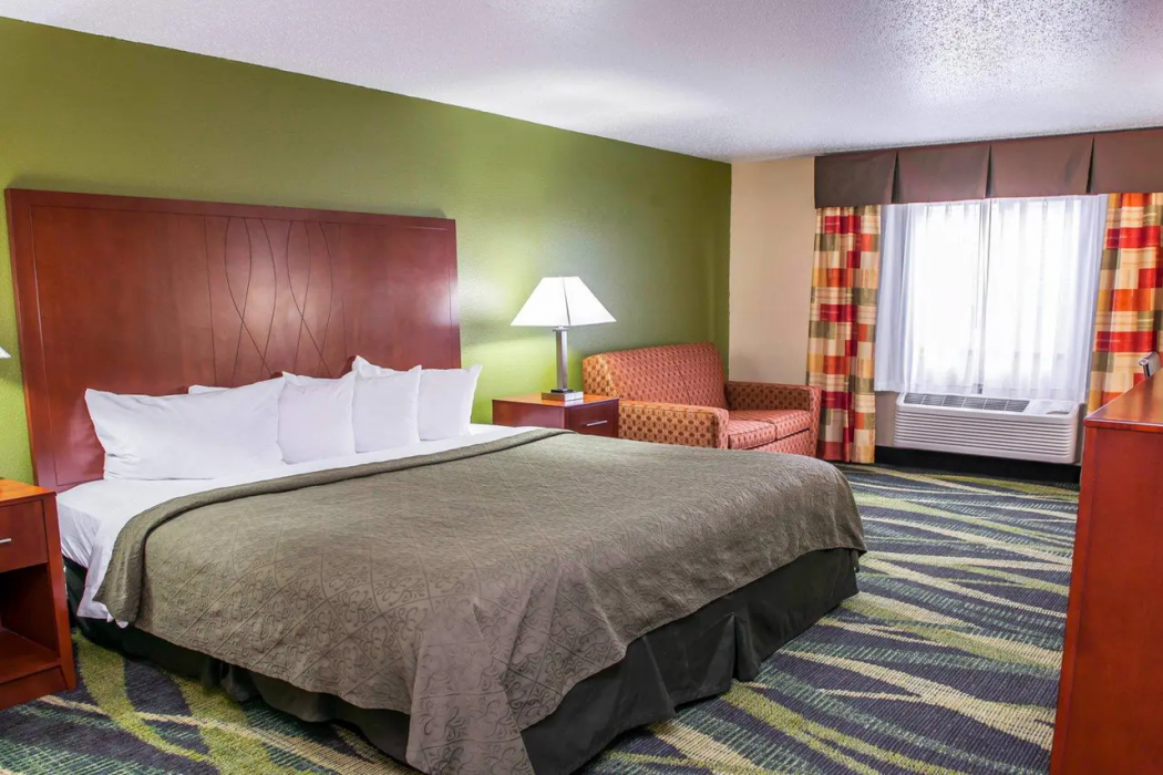 Quality Inn & Suites South Bend Airport 15/38