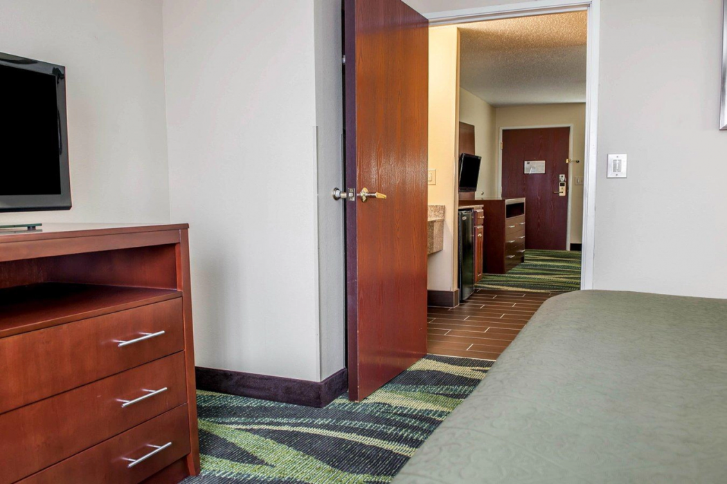 Quality Inn & Suites South Bend Airport 13/38