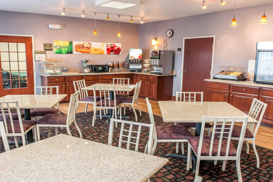 Quality Inn & Suites South Bend Airport 18/38